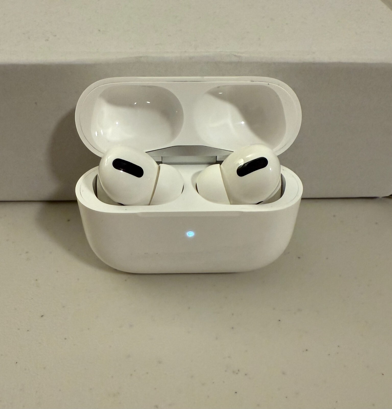 Apple AirPods Pro with Wireless Charging Case in Sleek White Design