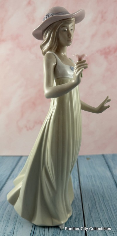Nao Lladro #1158 "Gentle Breeze" Spain Made Porcelain Figurine