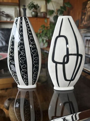 Pair Of 1950s Triangular Studio Pottery Vases With Geometric Degisns - M Mark - Picture 6 of 24