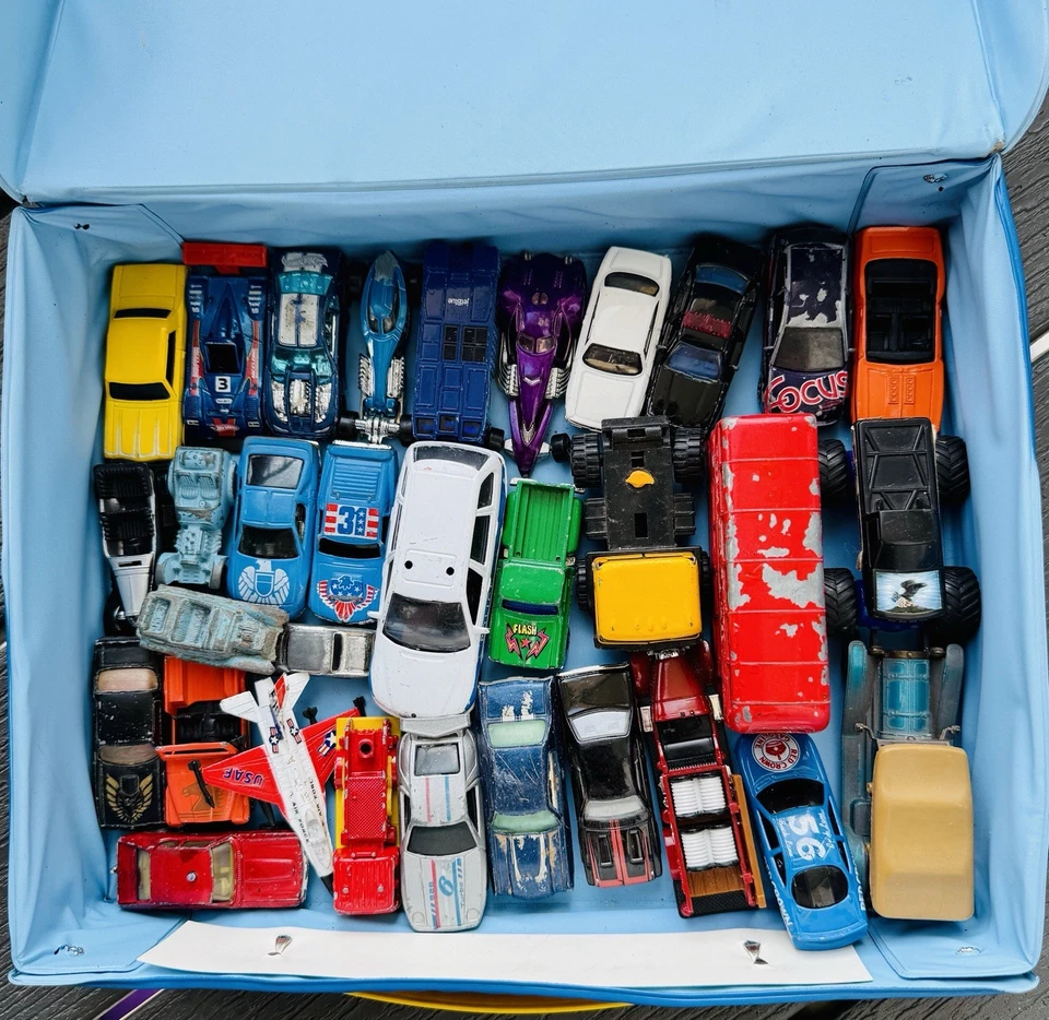 Vintage 1976 MATCHBOX #136 48-Car Capacity Carry Case with Diecast Lot No Trays - Image 4 of 4