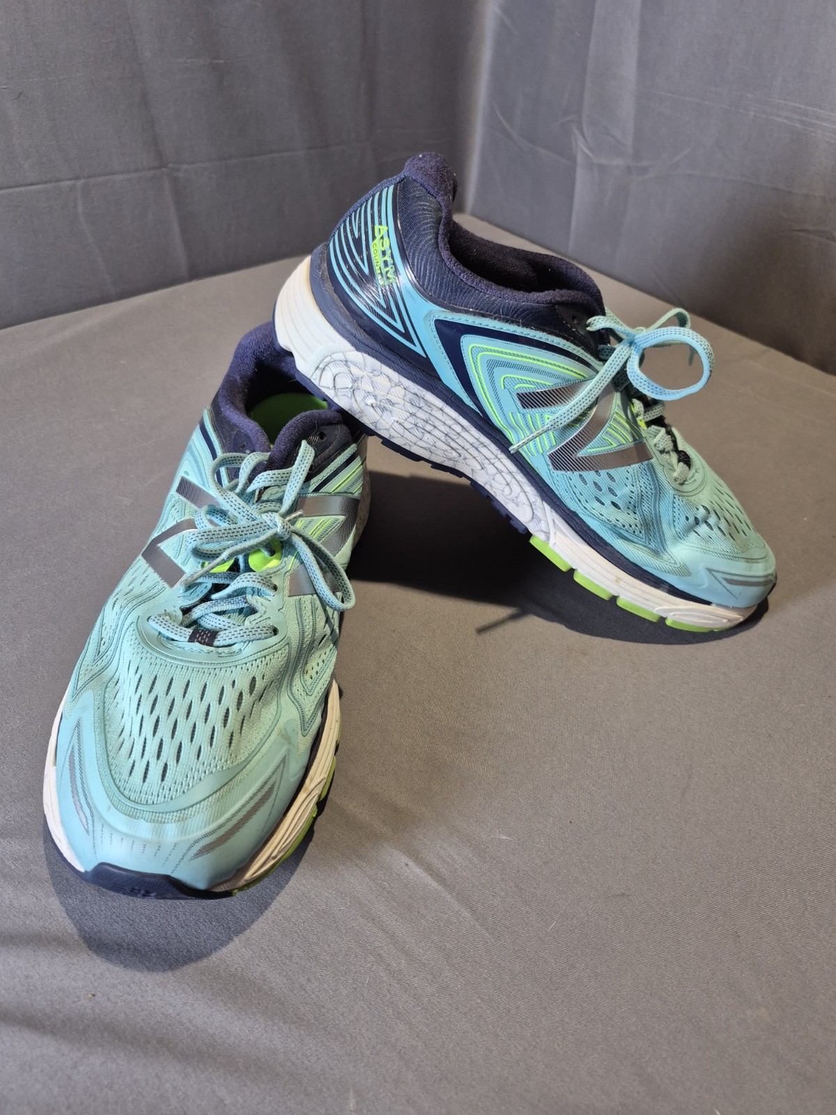New Balance 860v2  Blue Green Used Size 11.5 Men No Box