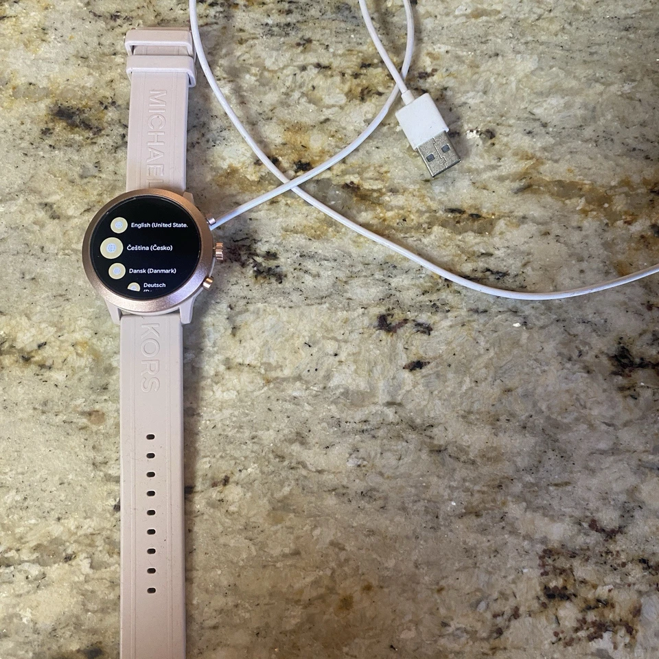 Reloj inteligente Michael Kors Access MKGO ROSA Foto 2 de 4