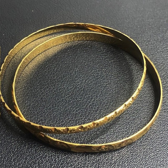 B1514 VTG Gold plated Stackable Bangles Etched Fl… - image 2