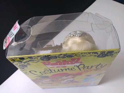 2008 BRATZ DOLL CLOE Pouty Principessa Costume Festa 3° Edizione NUOVO - Foto 13 di 22