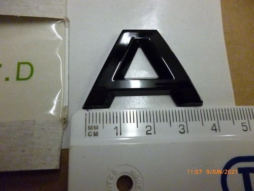 NUEVO GENUINO PORTÓN TRASERO SKODA LETRAS NEGRO 658853687D041 KAMIQ - Imagen 4 de 10