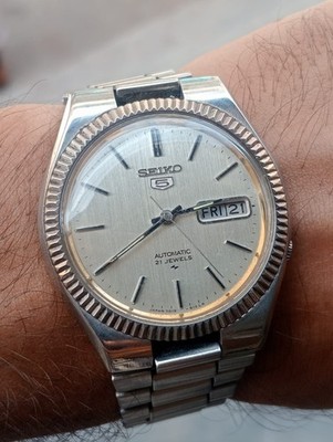 Rare Cut Ring Vintage SEIKO 5 7019-8100 21j White Dial Mens Automatic Watch
