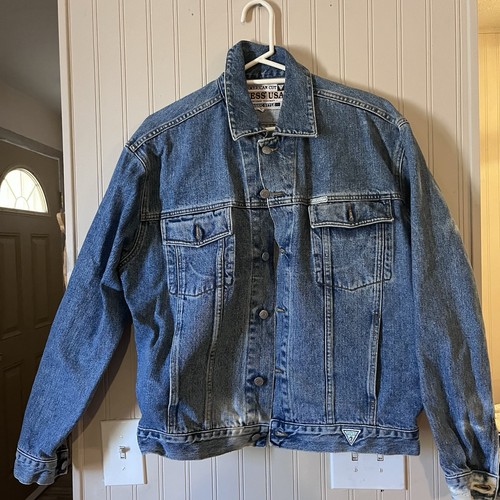 Vintage 90’s Guess denim jacket with pockets size large