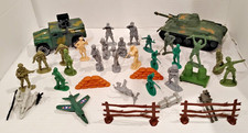 Vintage 34 Plastic Army Men Lot w/ Tanks  Green Tan Soldiers Figures