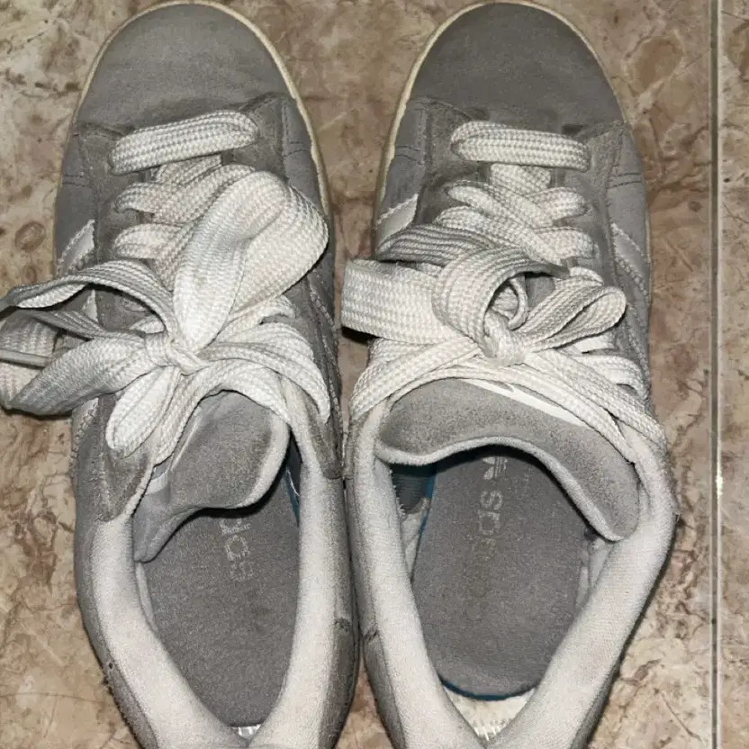 Adidas 00s Cloud Grey and White Sneakers Heavy Used thumbnail 3