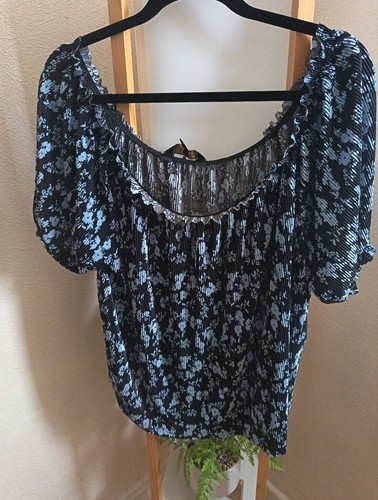 STUNNING SIZE 16 LIPSY BLACK & BLUE FLORAL CRINKLE OFF THE SHOULDER TOP - Picture 2 of 8