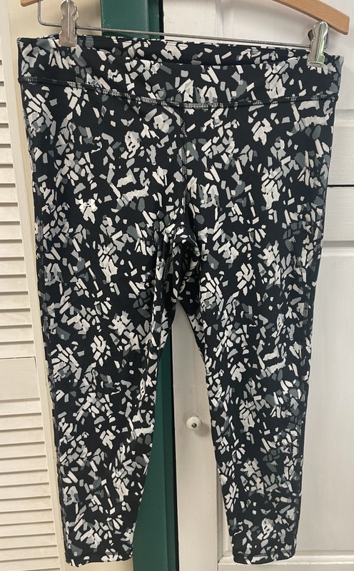 NWT Under Armour Yth Girl sz YXL pull on leggings Reg $35