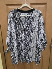 Catherines Shirt Womens 3X 26/28W Black White Leaf Print Tunic Stretch Top