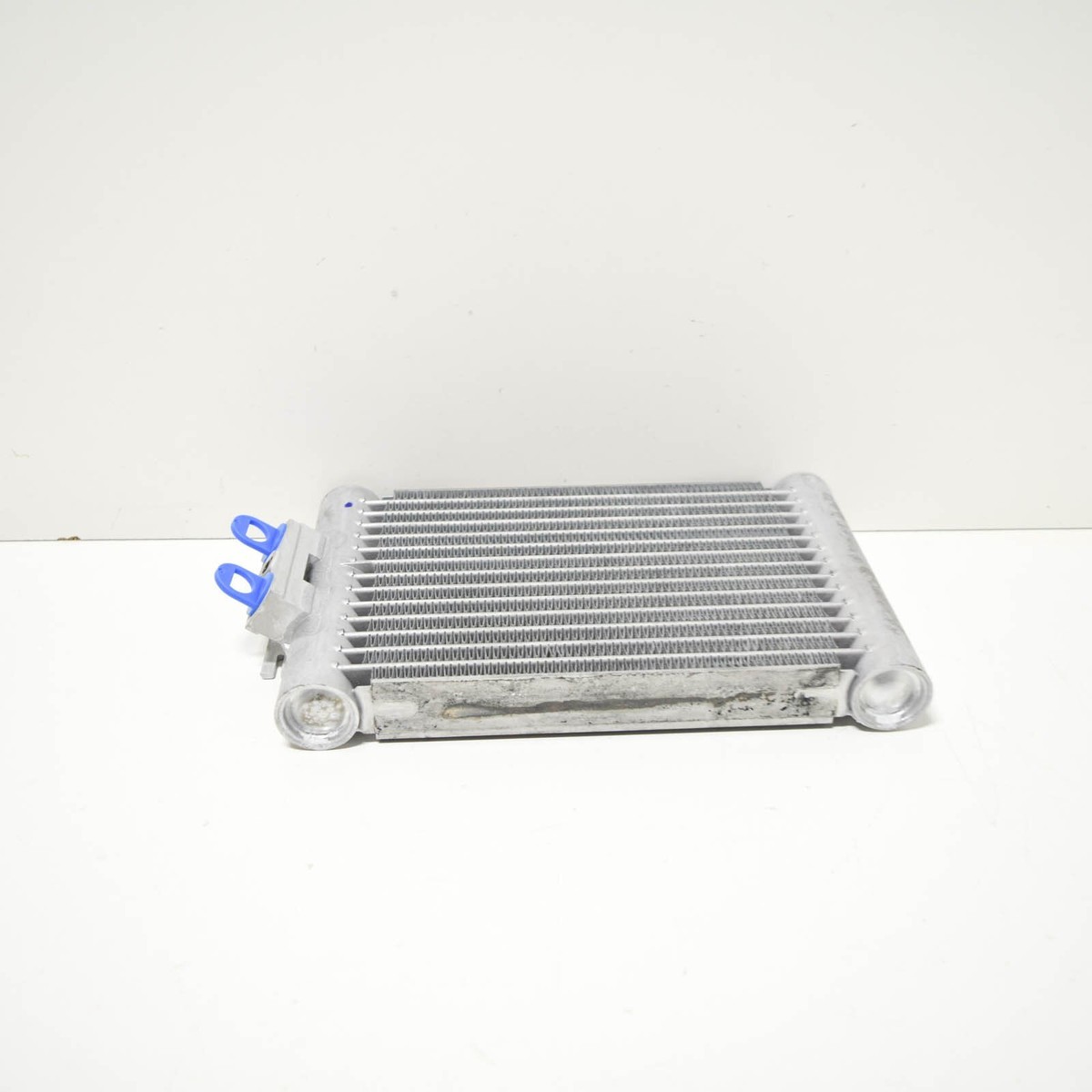 BMW F20 F32 F36 F21 F22 F23 F30 Engine Oil Cooler 17217618360  