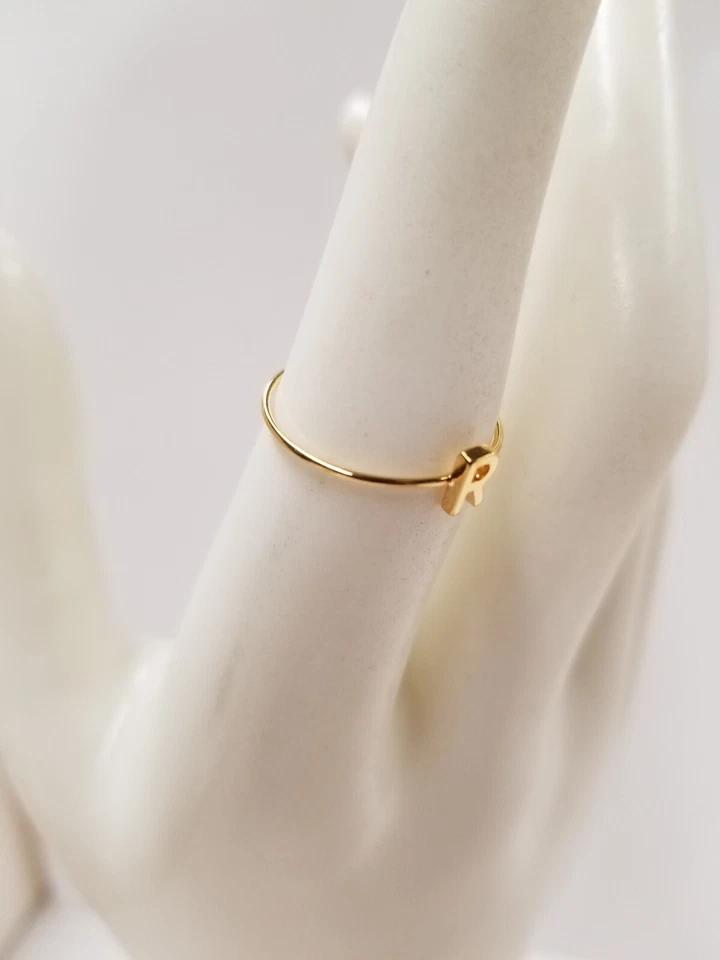 Anillo inicial "R" sumergido oro 14K 1928 talla 7 Foto 2 de 4