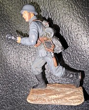 TIN SOLDIERS 54 MM WORLD WAR II, GERMAN SOLDIER . NEW