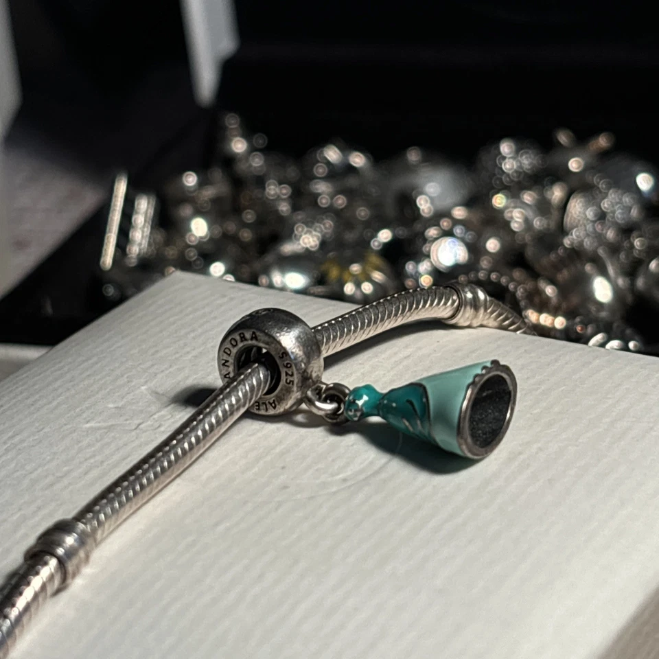 VESTIDO PRINCESA ARIEL Genuino PANDORA DISNEY Verde Esmalte Cuelga Dije 791577ENMX Foto 3 de 4