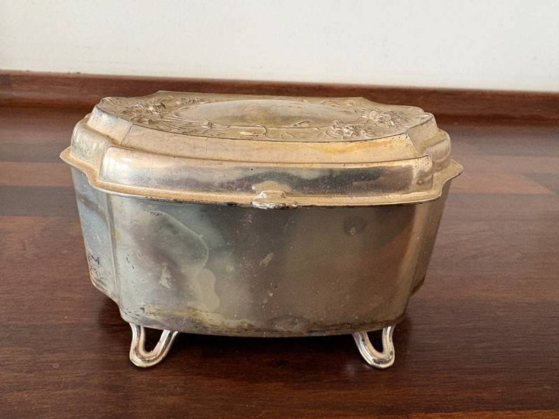 Small 5" Vintage Derby Silver Plate Company Footed Jewelry Beauty Box