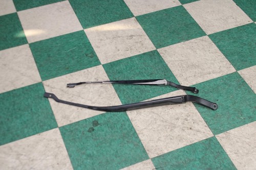 Maserati Quattroporte 2014-2021 Front Left, right Wiper arms Pair Photo - $87