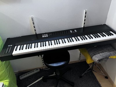 Native Instruments Komplete Kontrol S88 MK1 Schwarz USB MIDI Neu