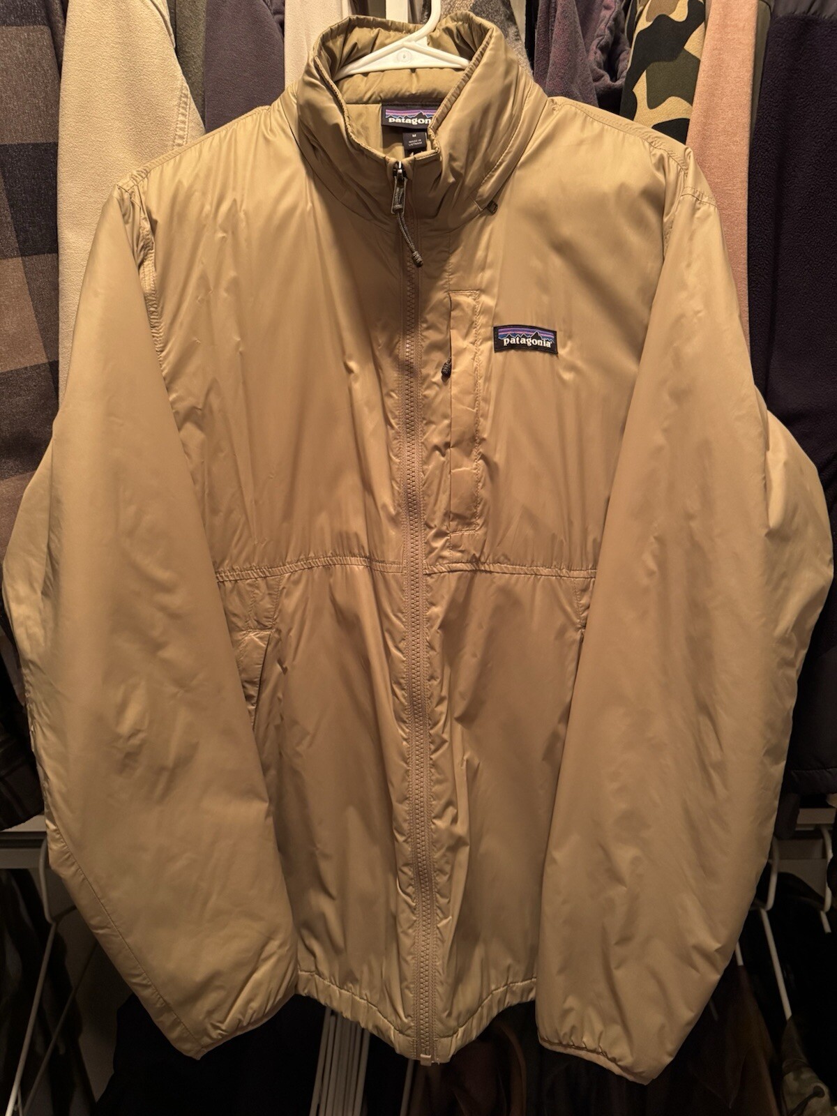 Patagonia men's medium windbreaker jacket - lightweight & durable