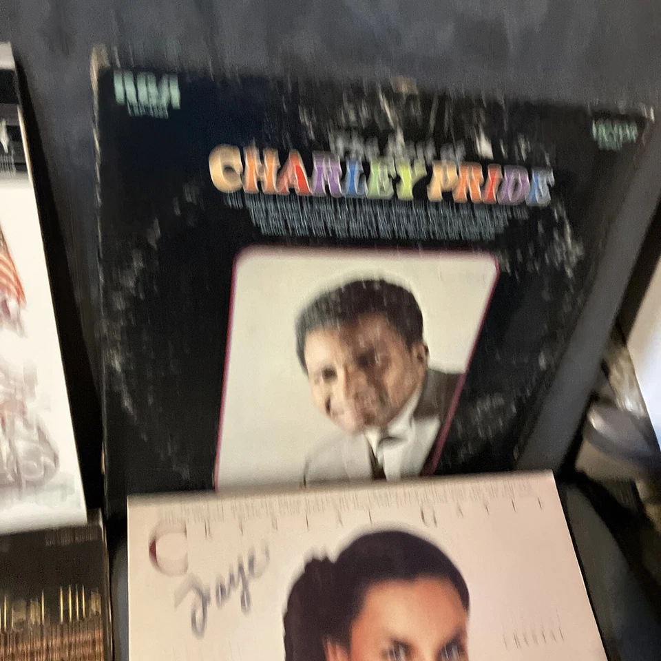 Mixed Vinyl Lot of 12 Assorted Classic County Rock Charlie Daniels Crystal Gayle - Image 4 of 4