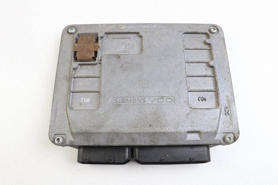 Skoda Fabia Mk1 (6Y) 2006 03D906033C Engine control unit module ECU ...