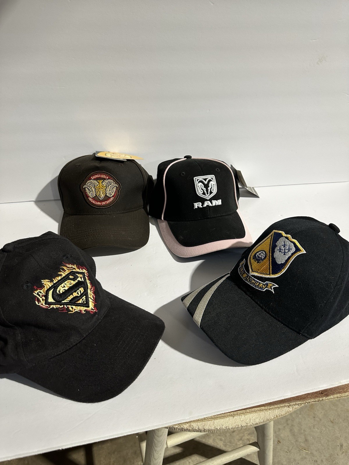 PONY Lotto di 4 berretti (1) donna per coda di cavallo