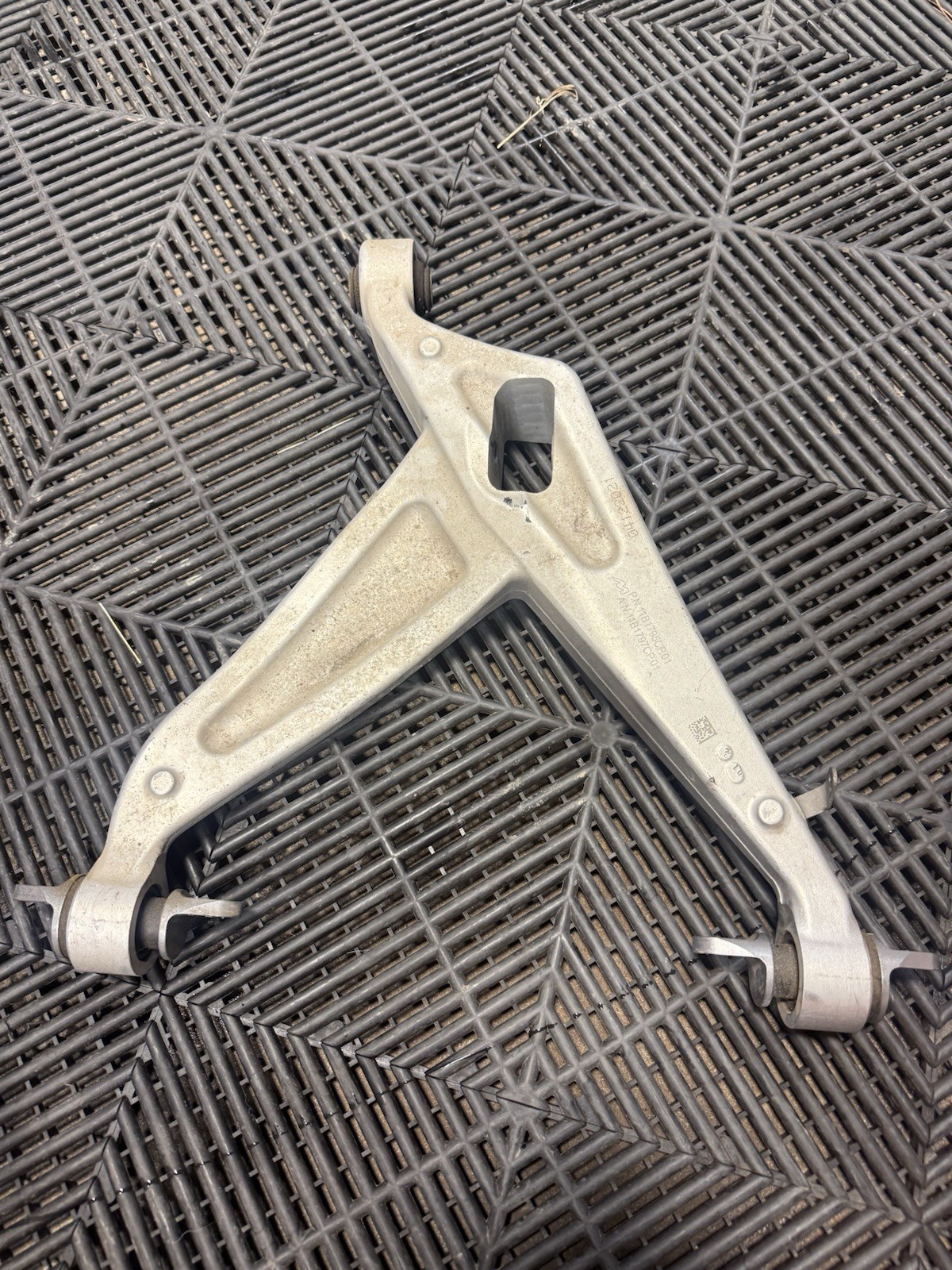 2016-2021 Mclaren 570s RWD 3.8L Rear Right Lower Control Arm 11B1797CP oem
