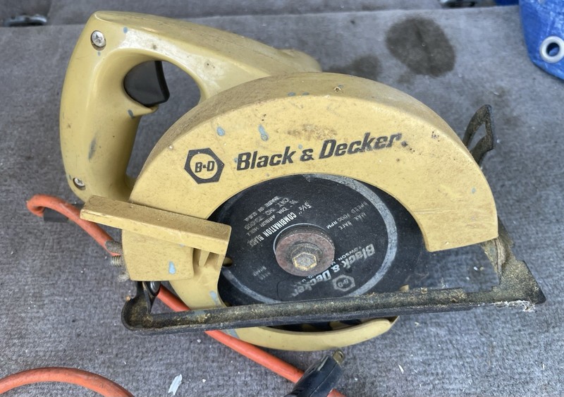 Black & Decker 5 1/2"  Compact Circular Saw Model 7300 Fully Tested and Works