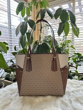 Michael Kors Voyager Large EW Tote (Camel Multi)