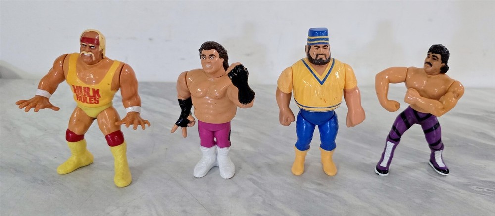 A-321 VINTAGE 80'S/90'S HASBRO WWF ACTION FIGURE LOT - HULK HOGAN & MORE
