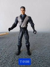 2005 BATMAN BEGINS 5" DUAL BLADE BRUCE TO BATMAN FIGURE