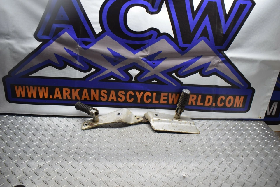 REPOSAPIÉS BD7 L&R CON CLAVIJAS DE MONTAJE 88 YAMAHA ROUTE 66 XV250 XV 250 ENVÍO GRATUITO Foto 2 de 4