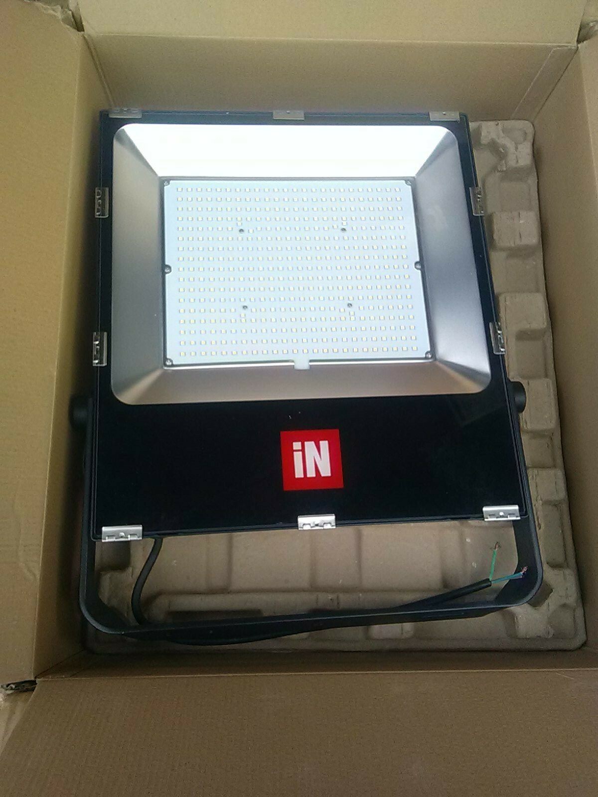 Projecteur LED 200W haut de gamme PERFORMANCE IN LIGHTING architectural