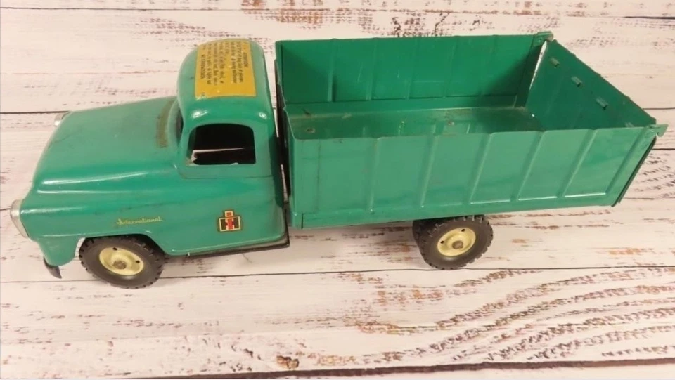 Vintage Tru Scale IH International Grain Truck, Pressed Steel Original Tag - Image 3 of 4