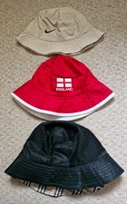 Cappelli X3. Secchio varie misure. 2 sono reversibili. Bambini più grandi 10 - 15 anni