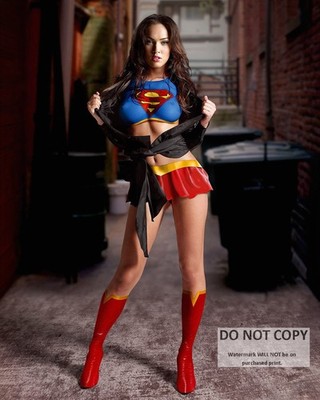 MEGAN FOX IN ''SUPERGIRL'' COSTUME PIN UP - 8X10 PHOTO (XFB-459)