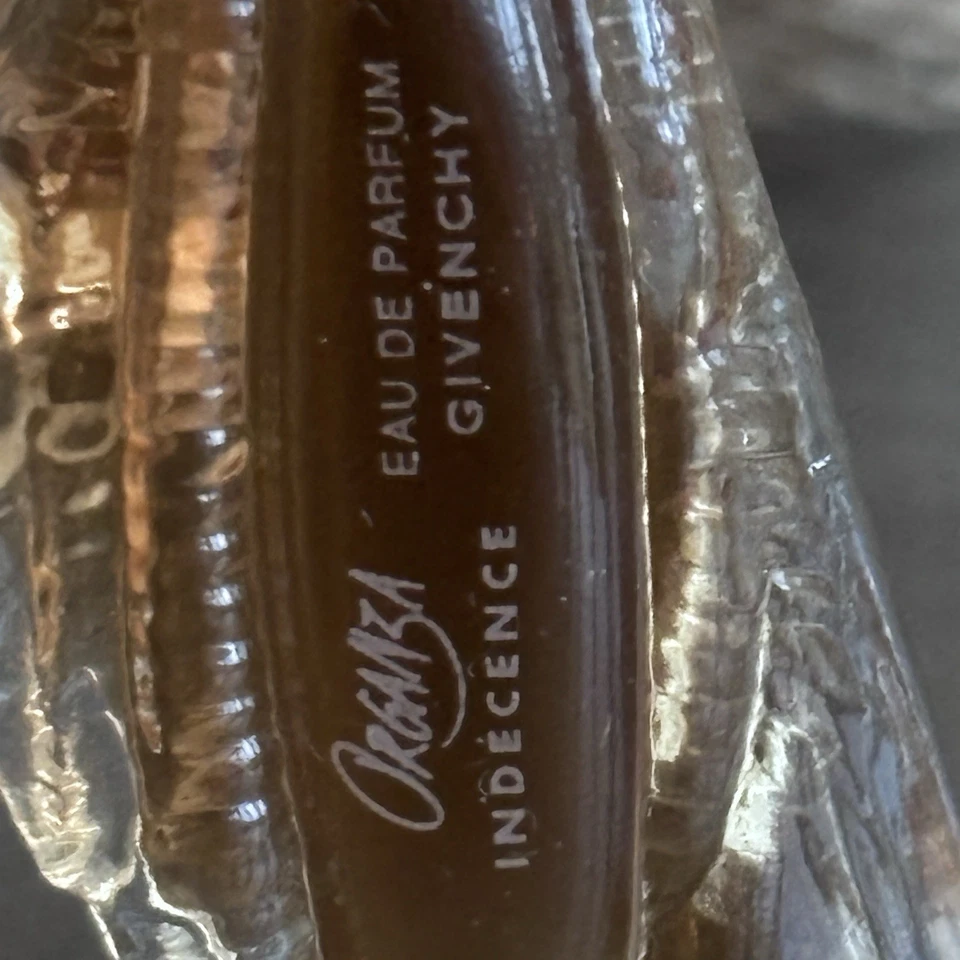 Hot Couture Collection Eau de Parfum Spray 0.5 fl oz y 2 Minis de Viaje Givenchy Foto 4 de 4