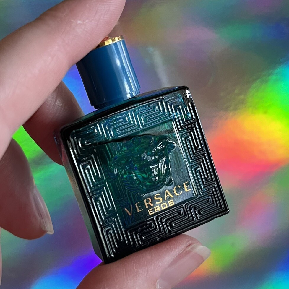 Versace Eros Cologne Mini Travel Size 0.17 fl oz-image