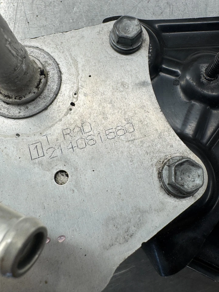 Intercambiador de calor enfriador de aceite de transmisión de aluminio Lexus LS500 plateado y negro OEM Foto 4 de 4