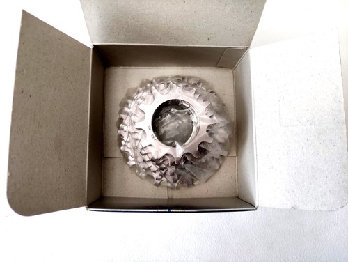 NIB Shimano Dura-Ace FH-7402 Cassette 8 Speed 12-21 Vintage Road New Japan - Picture 4 of 5
