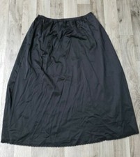VINTAGE VANITY FAIR BLACK NYLON HALF SLIP LACE TRIM SIZE M 26" FREE SHIPPING