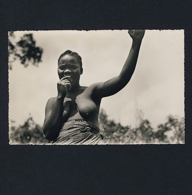 Congo BUSTY ITURI WOMAN / NACKTE FRAU Kongo * Vintage 50s Ethnic Nude Photo PC
