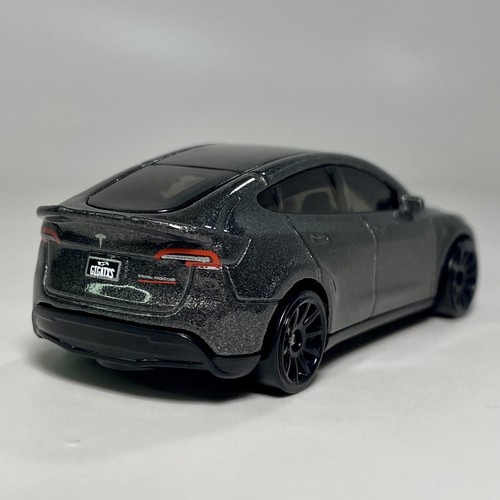 Tesla Model Y Grey 1:64 Scale Diecast Diorama Model Car #37 - Picture 5 of 10