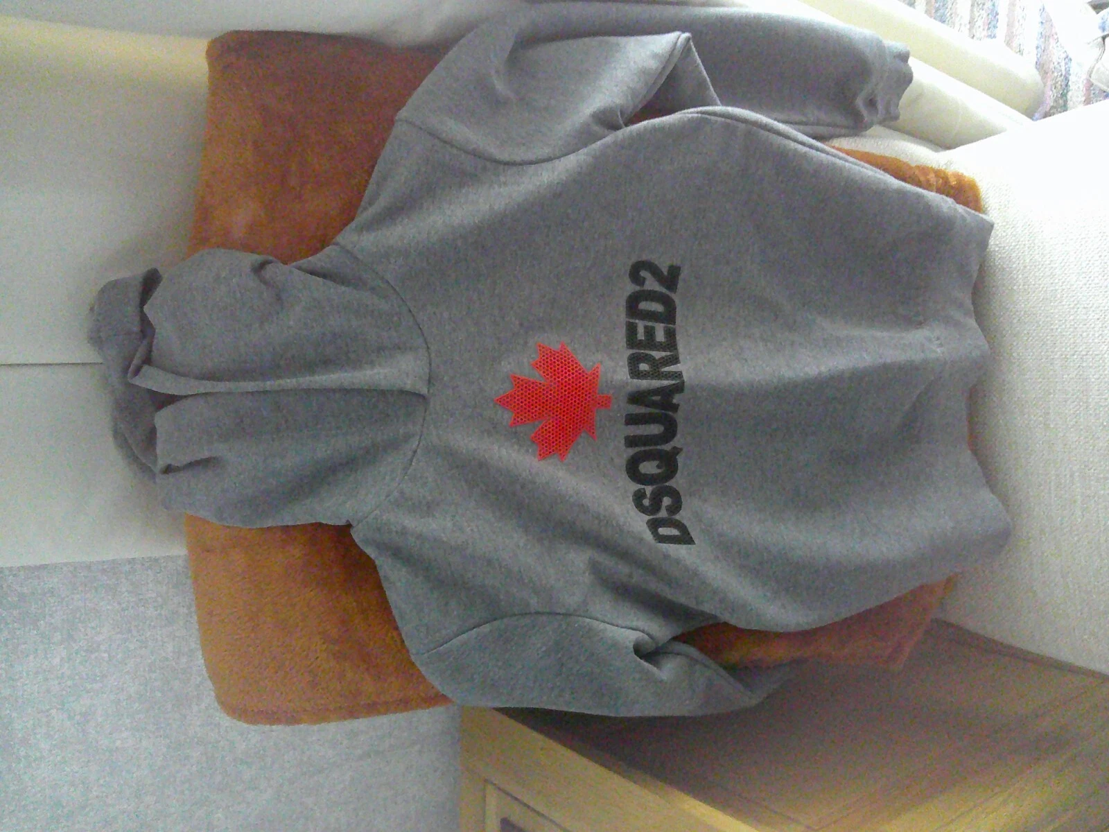 DSQUARED2 dsquared 2 felpa con cappuccio bambino taglia 9 10 ottime condizioni nessun danno.