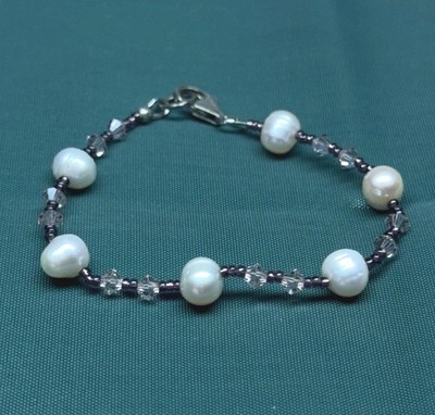 Zierliches Süßwasserperlen Armband