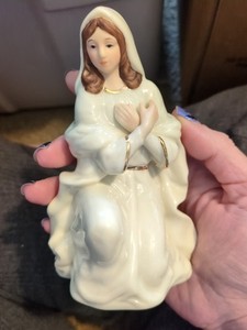Classic Nativity by Belleek Pottery (Ireland) Mary - No Box Replacement