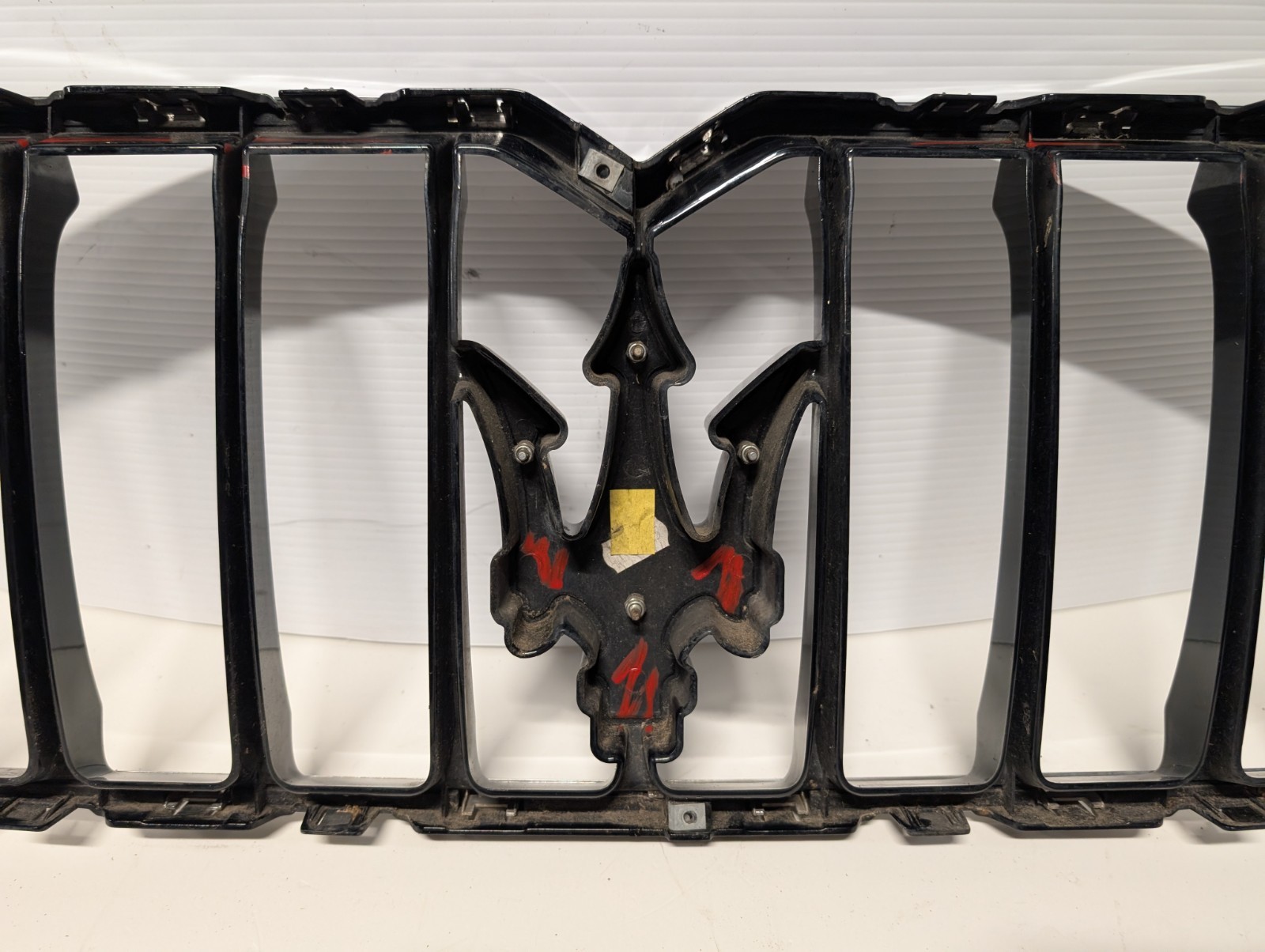 2014-2017 Maserati Ghibli Front Bumper Center Radiator Grille 