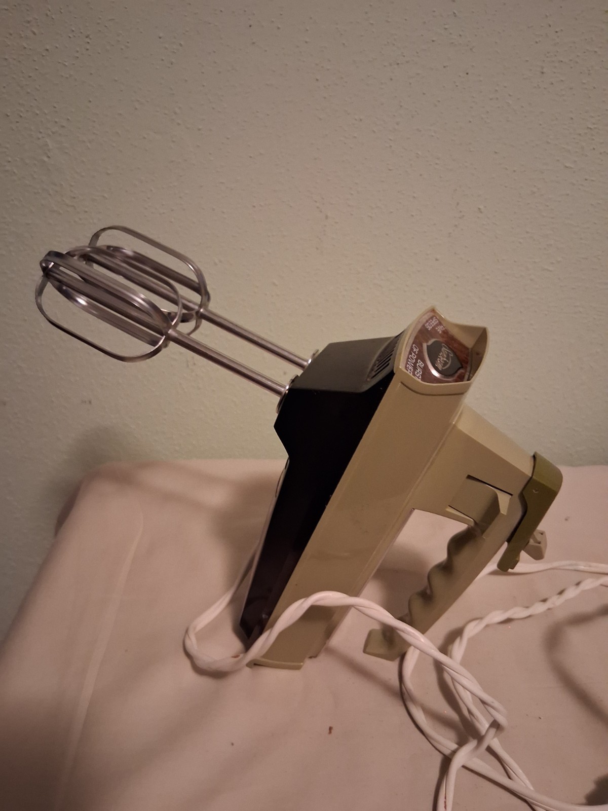 Vintage Avocado Green Sunbeam 5 Speed Mixer w/Betters-Baking-Cooking