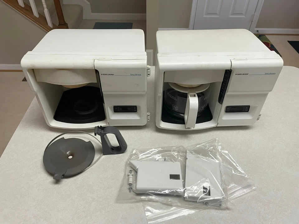 2 Black & Decker Spacemaker Coffee Makers ODC-325  12 Cup For Parts Only - Image 3 of 4